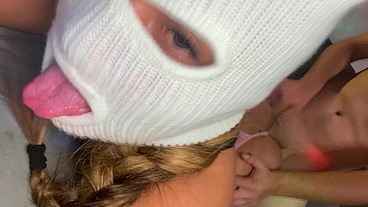 Abby Tiene 20 Años Y Su Pasatiempo ES Coger En 4 Patas Y Que Le Derramen Leche En Su Enorme Culo