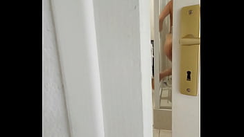 &laquo_ Mon STEP BRO me traque &ccedil_a se termine en douche de sperme&raquo_ Ici tu as la ...