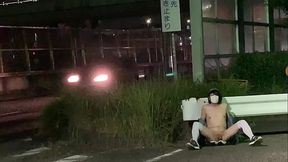 女装子まゆちゃんが側道でいよいよパンツ脱いで全裸Ｍ字露出で大胆大開脚