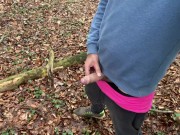 Er musste mit hartem schwanz einfach drauf los pissen