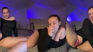 Amateur Latina 18 Year Old Girl Masturbates With Desperate Fury