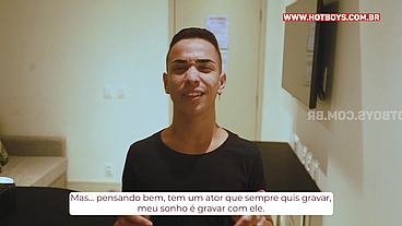 Novinhos se deliciando com a piroca gigante do dotado