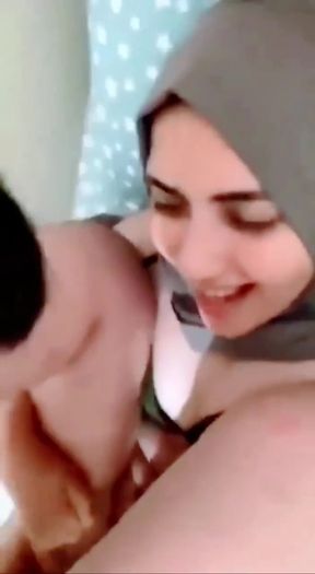 Homemade arab babe in hijab gets fucked by her turkish amateur boyfriend