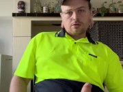 Tradie Jerks off on the job
