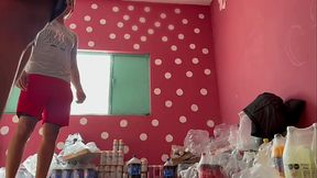 Me chupa la polla un cliente mientras estoy en la tiend vendiendo mis mercanc&iacute_as