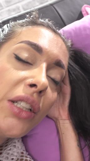 Silvia Preslar Goes 1on1 Rough Sex with Her Pee