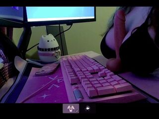 groaning egirl gives intimate masterbution aid