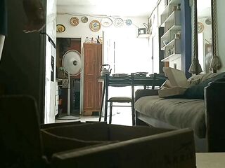 Mujer muestra su coño al miron del técnico de Internet y la atrapa follando y chorreando sperm.