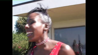 Hardcore film van Nyeema Knoxxx in kousen die anaal geneukt wordt