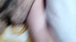 morena de 23 anos no celular com o noivo e transando com o velho tiuzao