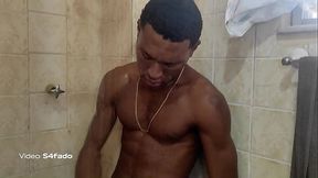 Garotos safados batendo punheta e gozando