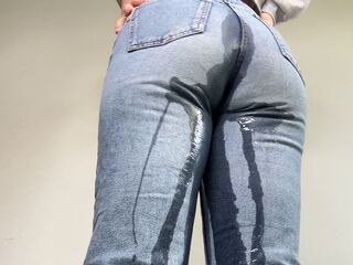 Love to Pee in Jeans