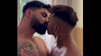 SENTANDO E REBOLANDO NO MEU PAU