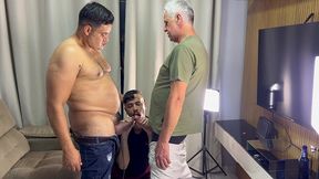 walterguess - chamei um amigo para dividir uma cerveja e acabamos revezando um cuzinho - dotados yury gaucho e walterguess fodendo o rabo do nerd lolzeiro putao