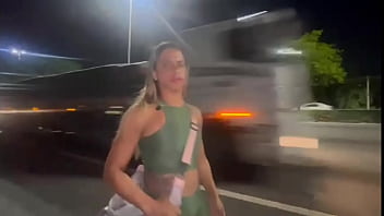 ESPOSA PERCEBI QUE TA SENDO SEGUIDA E NO FINAL DEU GOSTOSO PRO PERCEGUIDOR