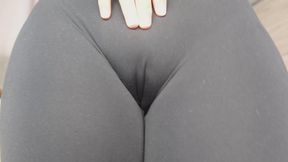 I'm doing camel toe in leggings with oil 4k