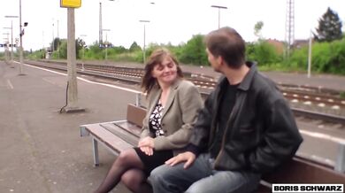 BORIS SCHWARZ: Mature Pick-Up! Granny opens her legs for young cock