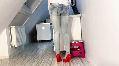 Desperate Pee in Jeans in Kitchen next He Pee on My Ass Tits and in Mouth