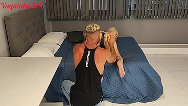 Episode 1/5. My stepdaughter convinced me that we should solve problems at home, and offered her ass to save my relationship. Vagninho e Vivian Lola