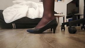 High heel crossdresser shoeplay
