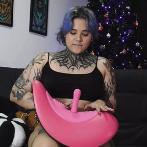 Slut uses vibrating chair and cums delicious