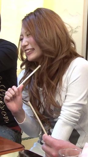 Teasing Her Makes the Guys Go Wild, and Now They Want to Mess with It