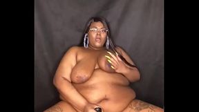 Bbw uses Massage gun by Zaharii