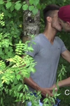 Two Dudes Fucking Raw in Pubiic Forest