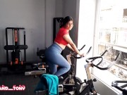 YuliethGomez undresses in her GYM routine, doing some spicy sports