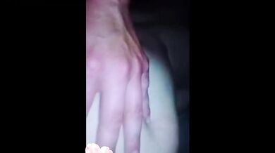 Duro en el sillón rico creampie en la cocina
