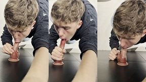 twink te chupa la polla en el bano pubico