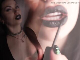 My ebony lips grab your attention!