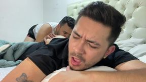 Padrastro me confunde cuando duermo me come el bootie a pelo y me lo deja lleno de leche caliente