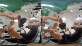 3DVR180 MARTINA ERER XINGGAN LELE chats and humiliates dwarfs