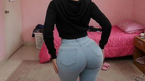 Petite Big Ass Girl Twerking Her Massive Ass