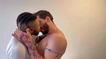 Dotadão comeu um macho de buceta