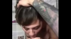 Vazou o video da novinha do TikTok chupando a rola do meu marido com muito gosto, me deixou muito excitada