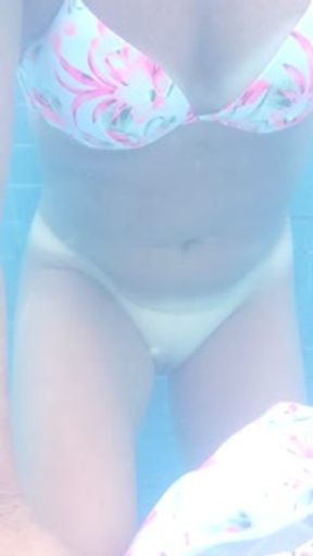 Milf Loses Bikini in Party Pool in Cancun