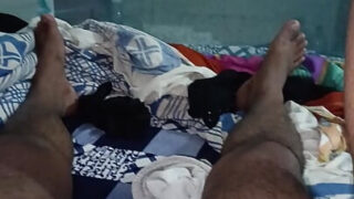 Fată indiană își ia pula din cur în gură