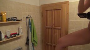 Dream Nikky has a photoshooting in the bathroom