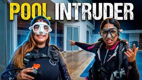 POOL INTRUDER - VIOLETA AND SELENA GO DIVING - LESBIAN UNDERWATER MASTURBATION STRAP-ON SEX