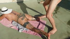 fui a la terraza a tomar sol , y me sorprendi lindo...