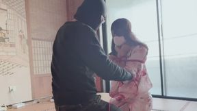 The experience of suspending a girl in a kimono