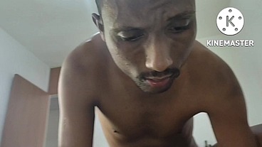 Botei o Enzzo Carioca pra sentar gostoso. As paredes do barraco tremeram