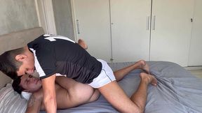lukas metendo gostoso depois do jogo e o pequeno jordan aguentando a pica ate o talo