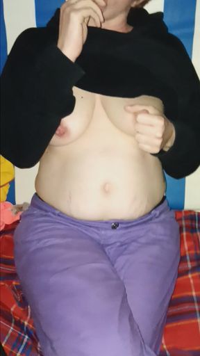 Sex on the Beach ,Hot Milf Show me your Titts