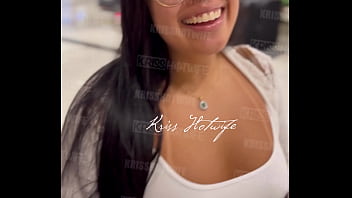 Kriss Hotwife - Short curto pelo shopping