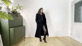 you under her sexy leather boots m0