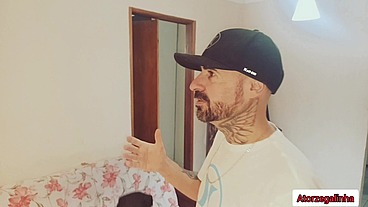 Costureira safada não aguentou ver cliente de pau duro!