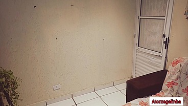 Costureira safada não aguentou ver cliente de pau duro!